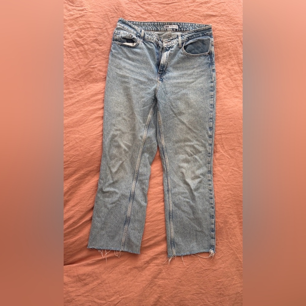 Zara HIGH RISE Z1975 STRAIGHT
LEG JEANS